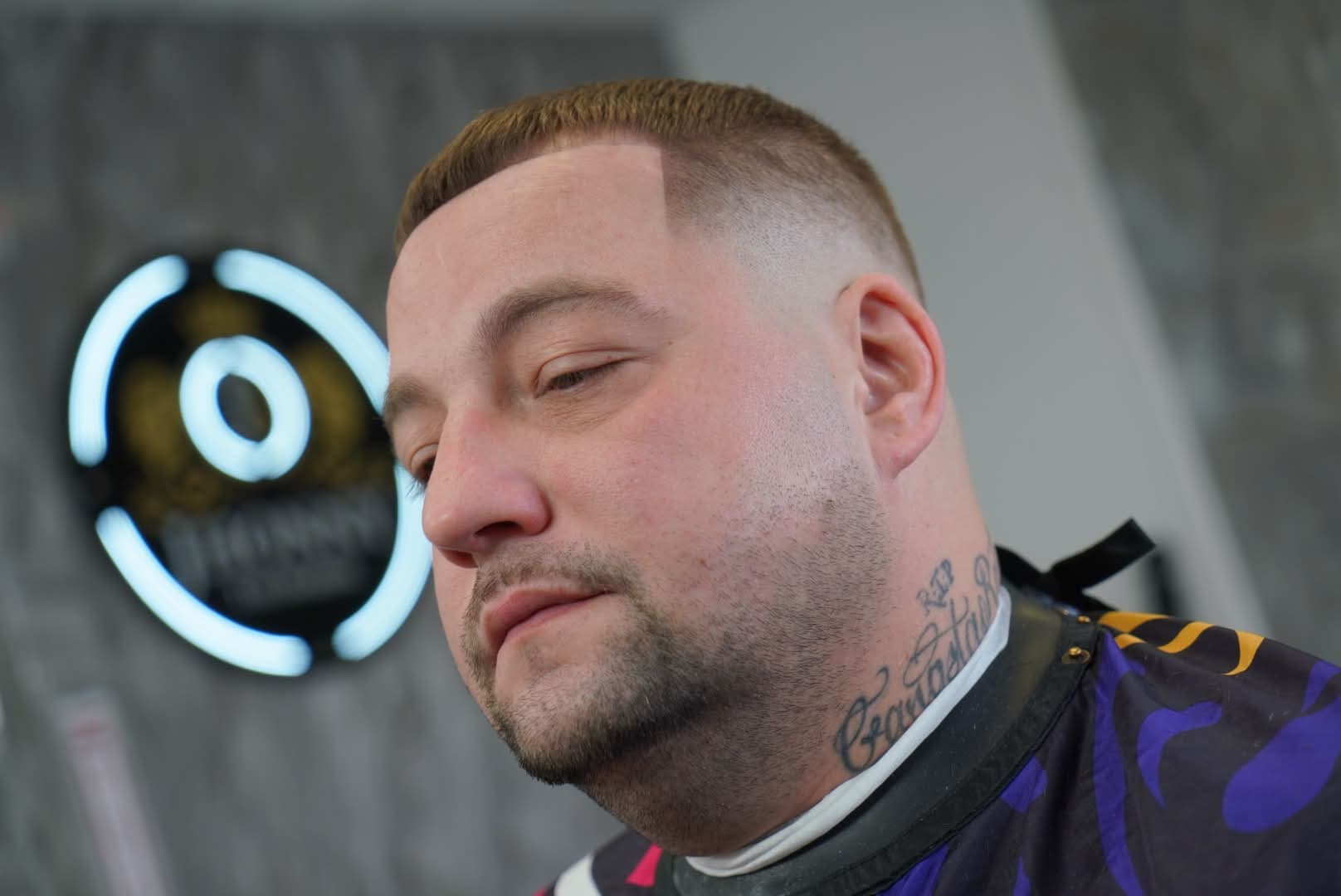 Degradado limpio con línea de precisión