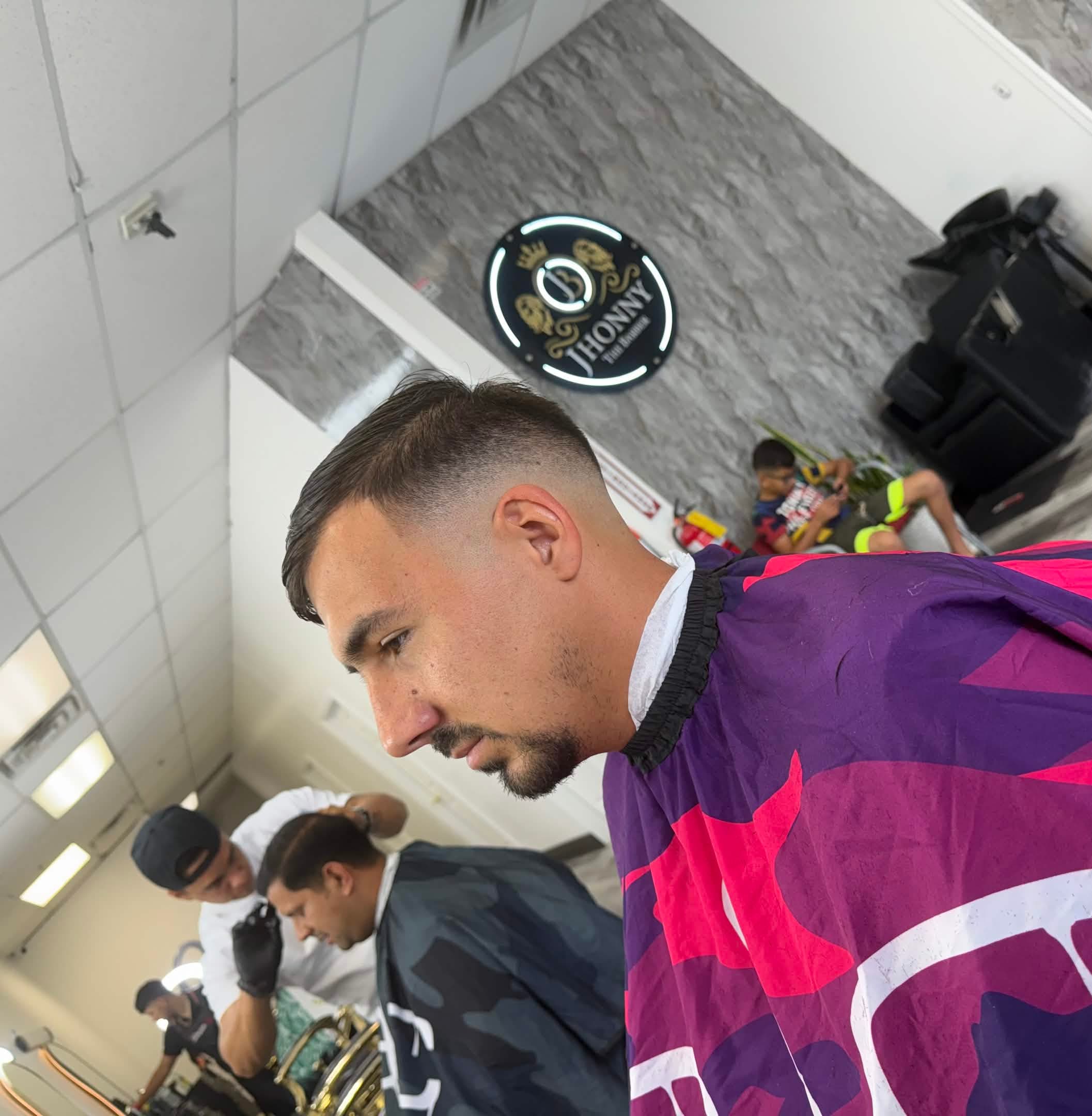 Degradado limpio en la barbería